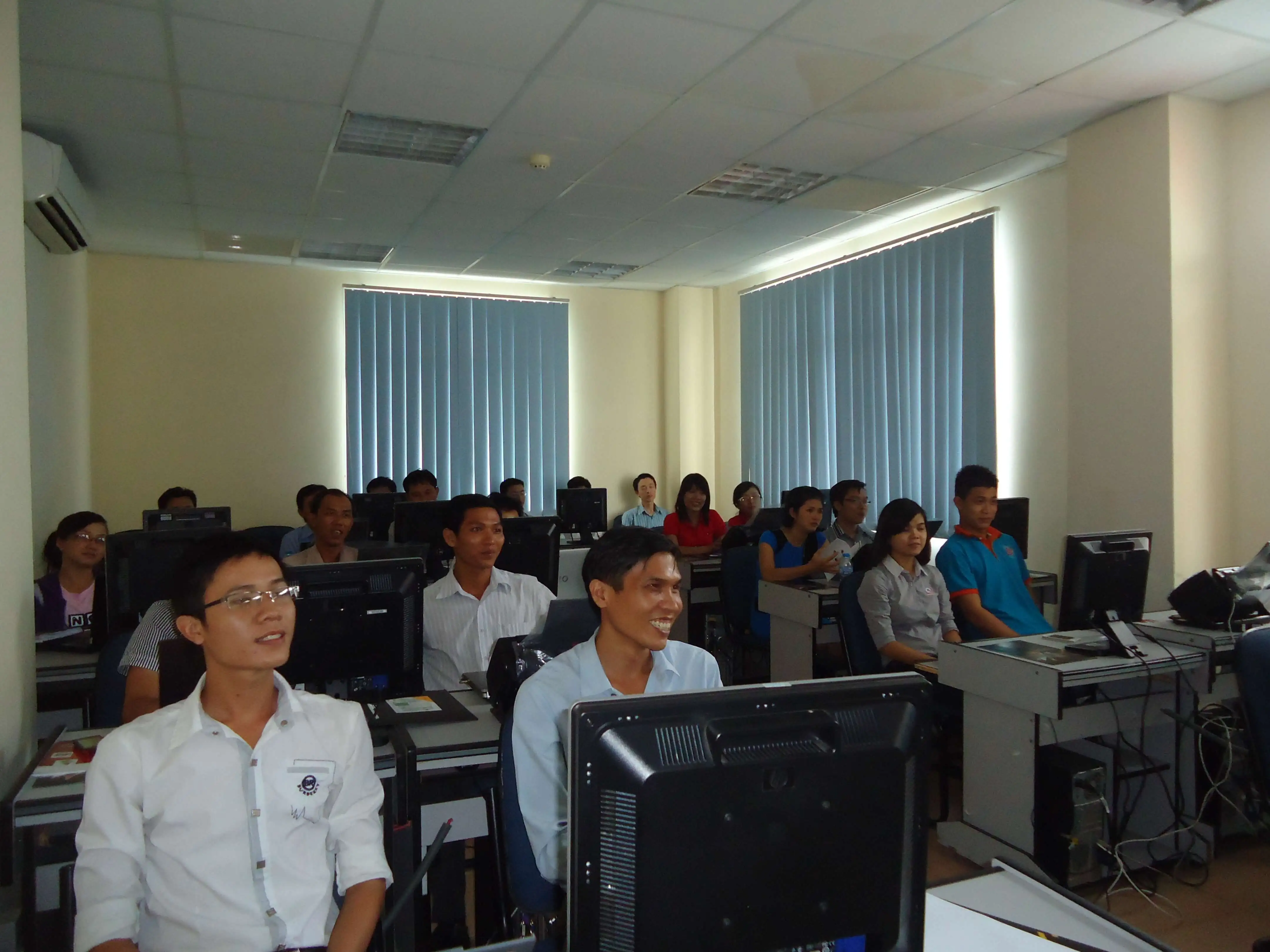 Khuê Tú tham gia khoá tập huấn: Tư vấn và hỗ trợ bán hàng cho máy quét tài liệu Kodak 2013