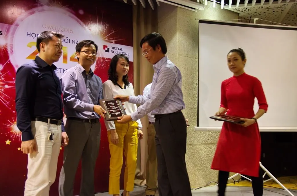 KHUÊ TÚ vinh dự đón nhận danh hiệu “Đơn vị bán hàng Kodak xuất sắc” năm 2014 KHUÊ TÚ vinh dự đón nhận danh hiệu “Đơn vị bán hàng Kodak xuất sắc” năm 2014